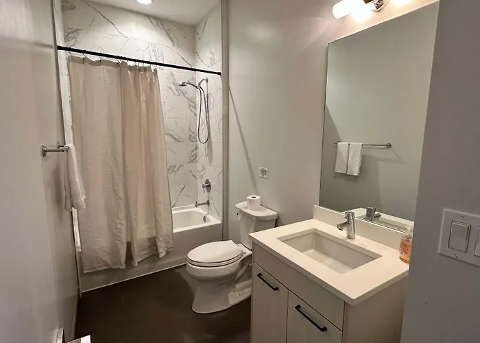 Апартаменты New Built Sleeps 8